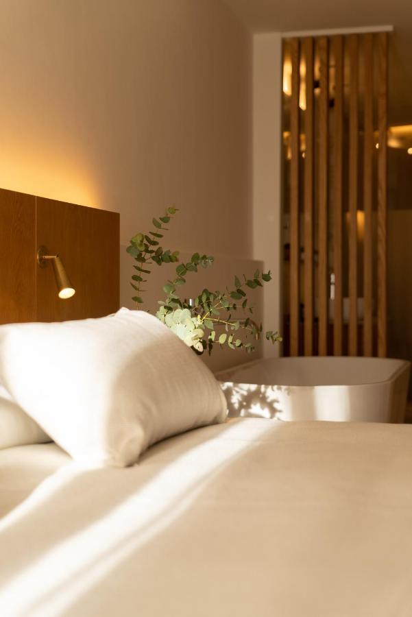 Deluxe Double Room Bath,1469928479:JPEG